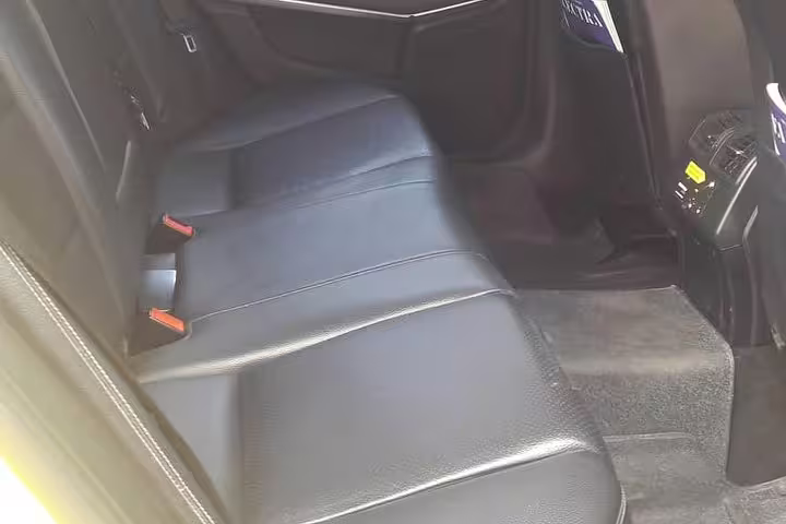 Comfortable leather rear seats inside Mercedes for private transfer from Thessaloniki to Athens with Wi-Fi