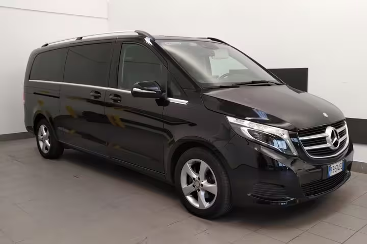 Sleek black Mercedes van for comfortable private transfers from Venice Marco Polo airport to Piazzale Roma.