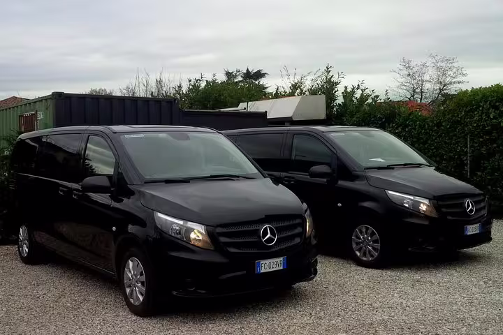 Premium Mercedes vans ready for private transfer from Venice hotel to VCE airport.