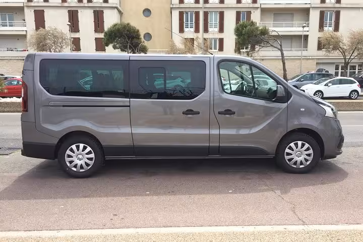Side view of spacious minivan for private Marseille to Nîmes transfer, ideal for families and small groups