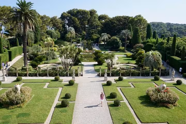 Lush gardens and pathways in a Mediterranean setting, ideal for Monaco and Monte-Carlo private tour exploration.