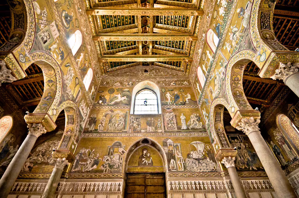 Golden Byzantine mosaics and high arches inside Monreale Cathedral, a highlight of private day trips from Palermo to Monreale