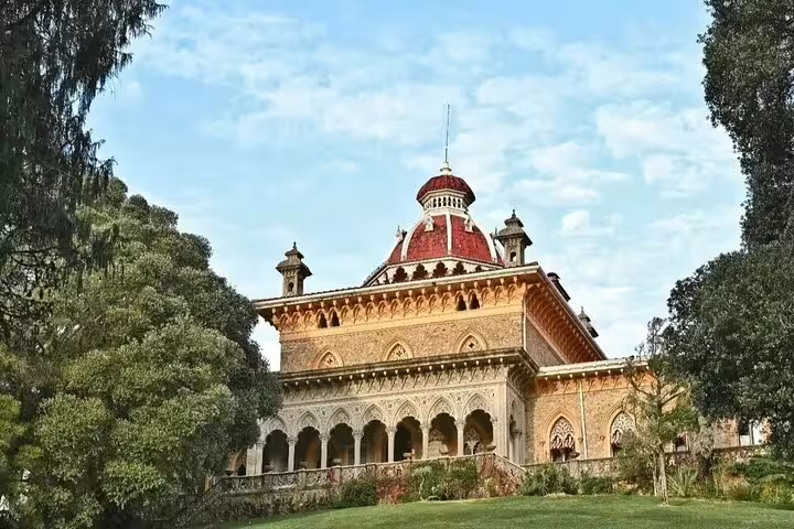 Majestic view of Monserrate Palace surrounded by lush greenery, featured in Sintra and Cascais full-day tour with Pena Palace ticket.