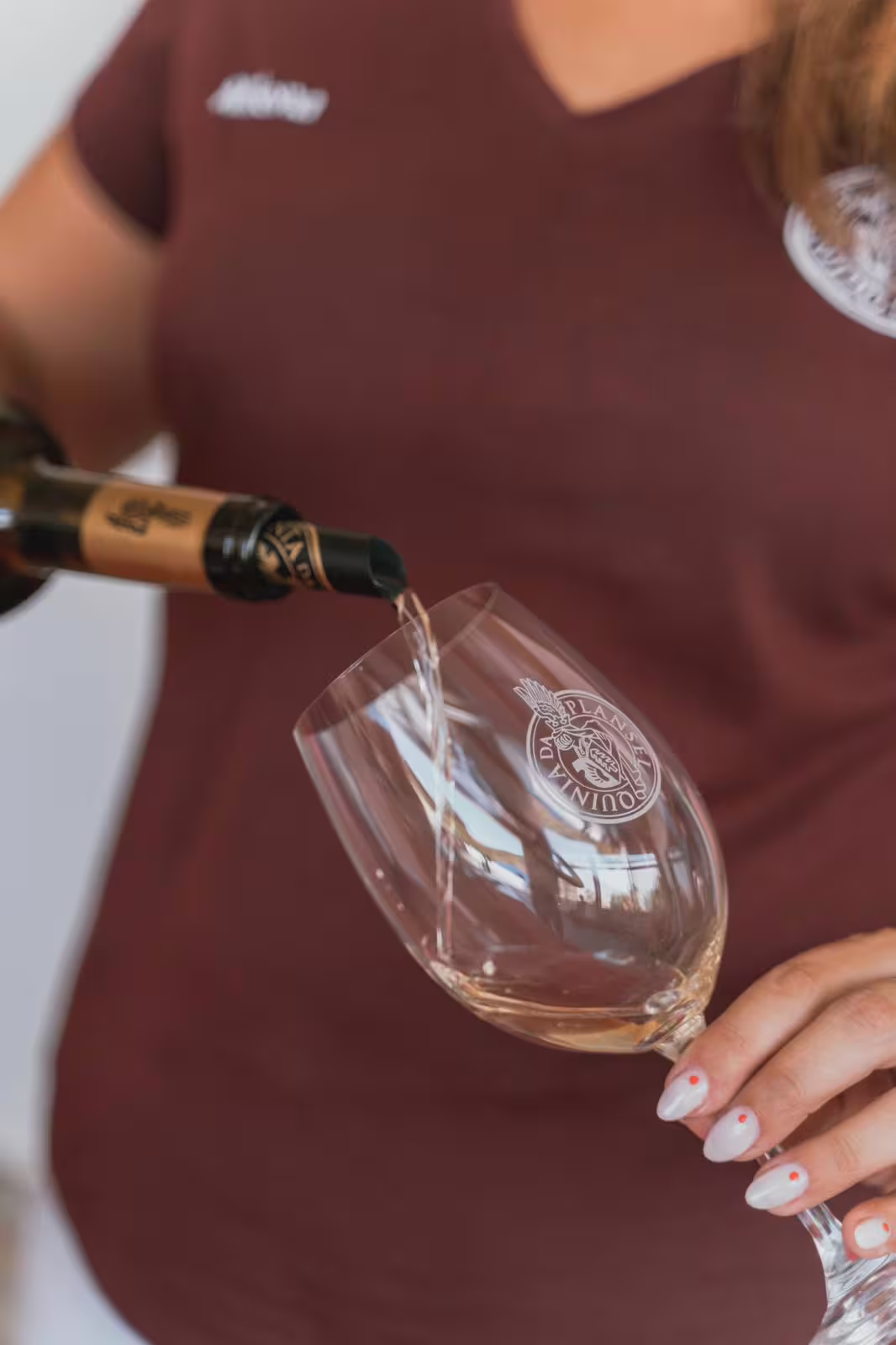 Close-up of wine being poured into a glass during a wine tasting session in Montemor.