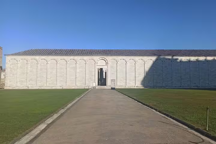 Monumental Cemetery cloister in Pisa’s Piazza dei Miracoli, a cultural stop on the Pisa and Lucca private tour from La Spezia