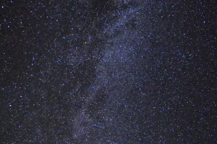 Vast starry night sky over Mount Teide, ideal for an unforgettable stargazing and dinner adventure.