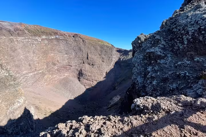 Majestic view of Mount Vesuvius crater, a highlight of the Pompeii and Vesuvius tour from the Amalfi Coast.