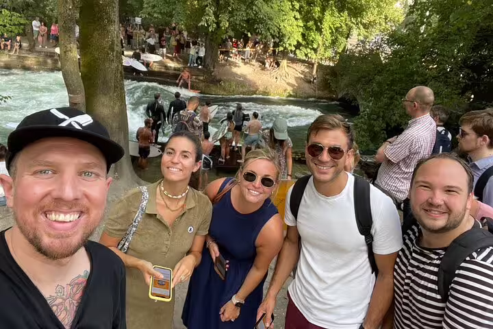 Group selfie at Eisbach surfers in Munich English Garden during a self-guided scavenger hunt tour