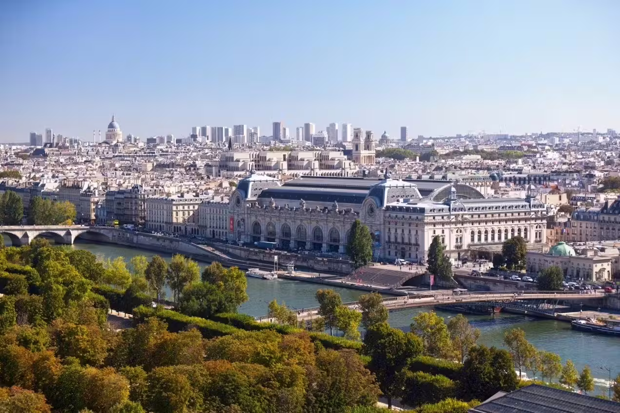 Panoramic aerial view of Musée d’Orsay on the Seine in Paris, ideal for a private guided museum tour with local expert.