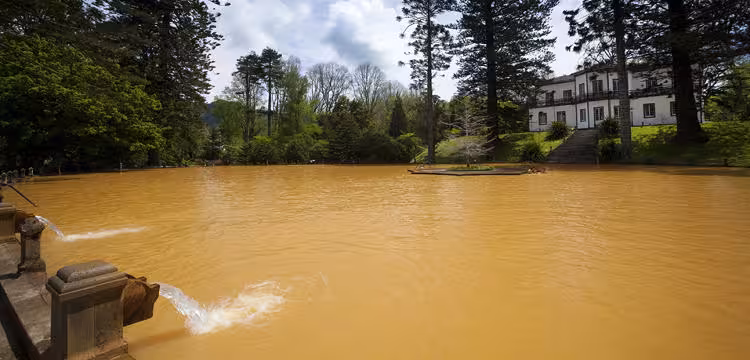 Terra Nostra thermal pool in Furnas, Azores, on Mystic Furnas canoeing tour with hot springs scenery