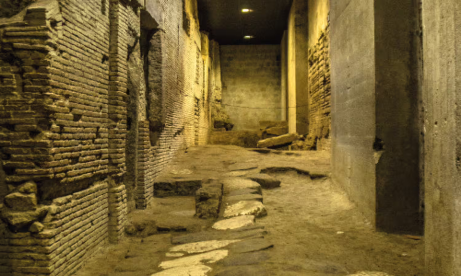Ancient underground passage in Naples with crumbling brick walls and stone floor, visited on a 2-day Naples city tour