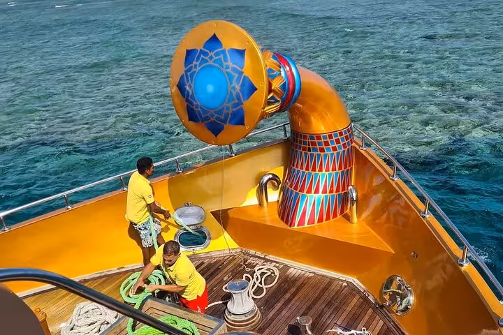 Crew preparing ropes on Nefertari snorkeling cruise over Red Sea reef, Makadi pickup glass-bottom boat tour
