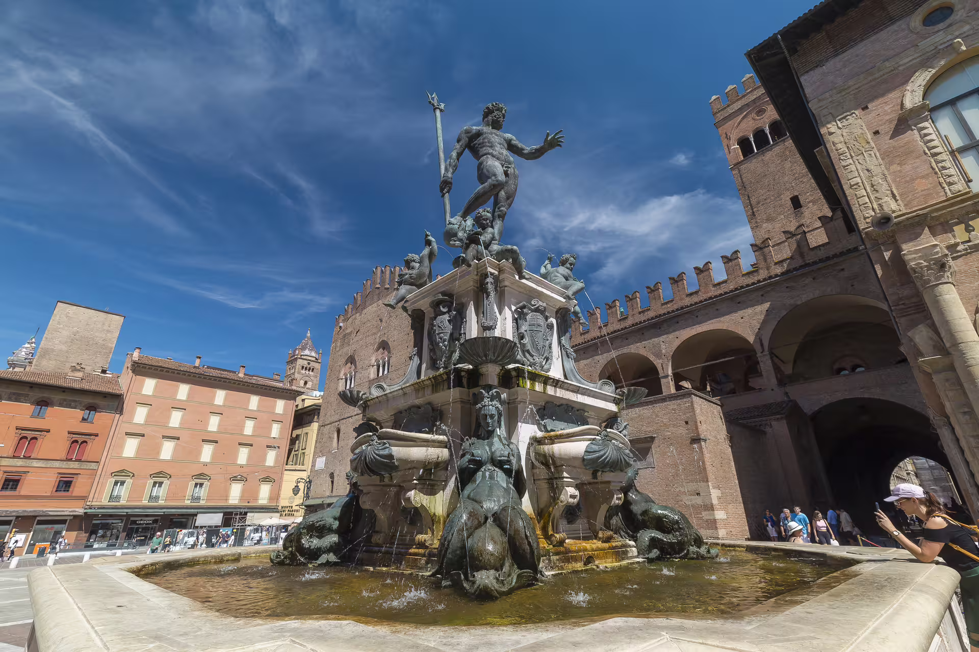 Neptune Fountain in Piazza Maggiore, must-see stop on Bologna in 1 day walking tour with multilingual audioguide
