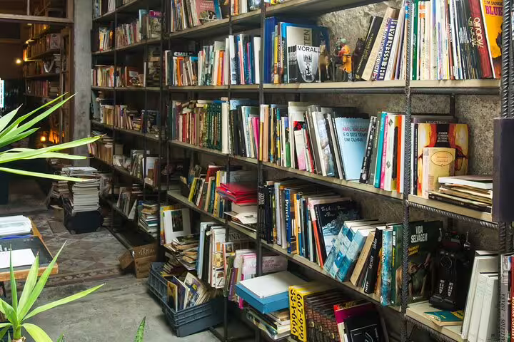 Cozy book-filled room with rustic decor, perfect setting for a natural and organic wine tasting and food pairing activity.