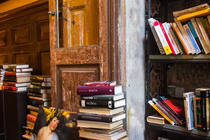 Cozy wine tasting venue with rustic decor, bookshelves, and vintage charm, perfect for organic wine and food pairing experiences.