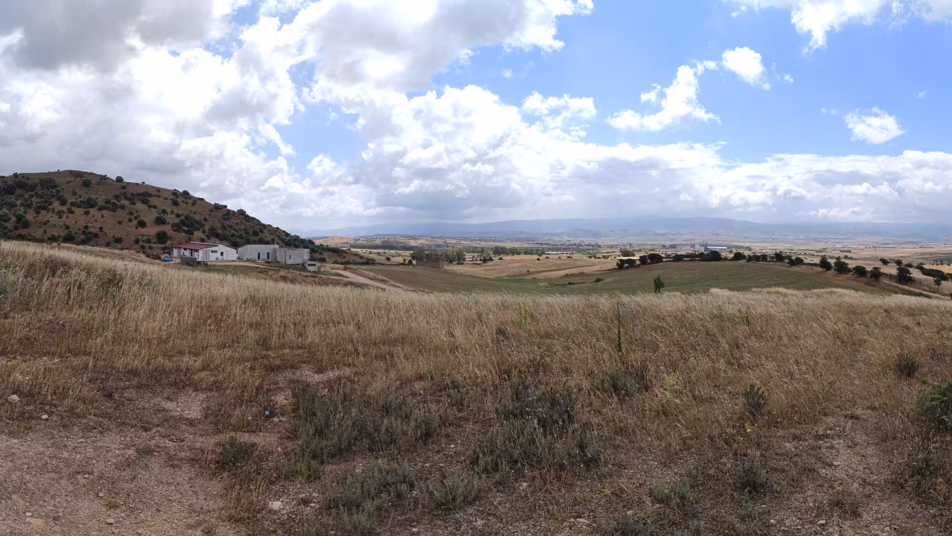 Scenic view of rolling hills and countryside in Tula, perfect for a serene jam tasting experience in Ozieri.