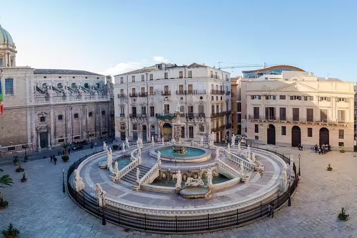 Fontana Pretoria and historic palazzi in central Palermo, near Palazzo Natoli Boutique Hotel and private airport transfer drop-off