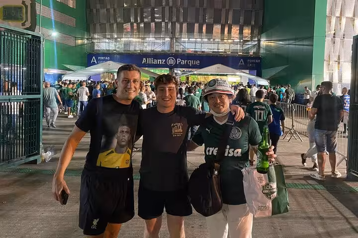Local host with travelers outside Allianz Parque entrance before Palmeiras match on São Paulo game day experience