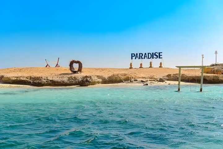Paradise Island sandbar and turquoise Red Sea waters on VIP boat trip snorkeling tour from Hurghada