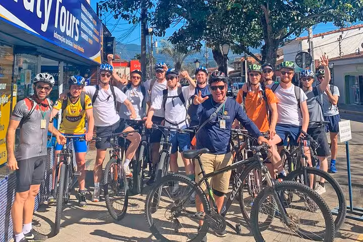 Enthusiastic bikers gather at the start of a guided bike tour in Paraty, ready to explore the stunning surroundings.