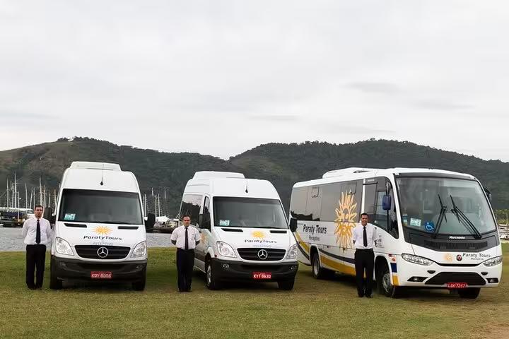 Fleet of Paraty Tours shuttle vans and bus with drivers ready for shared transfer service to São Paulo.