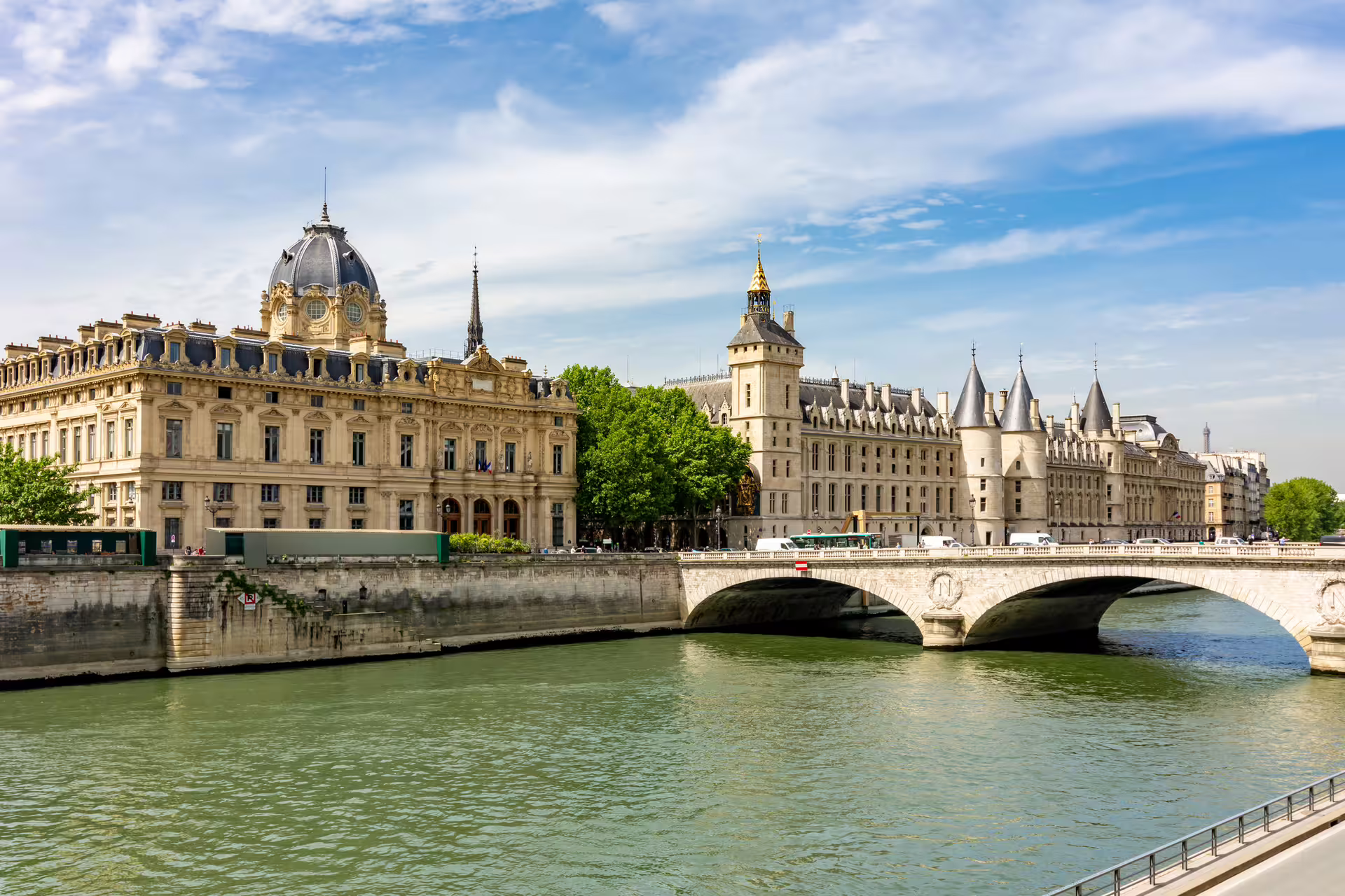 Seine River view of Île de la Cité and Conciergerie, scenic stop on Paris 1-day foodie walking tour