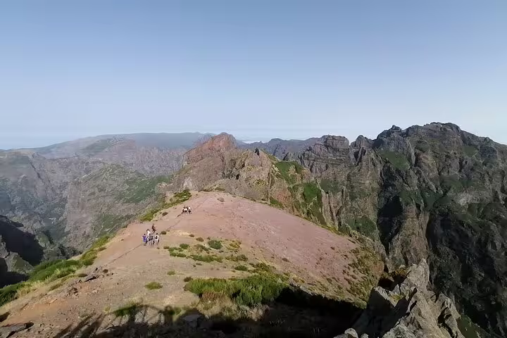 Panoramic view of Pico do Arieiro's peaks and valleys, showcasing the natural beauty of Madeira's hiking routes.