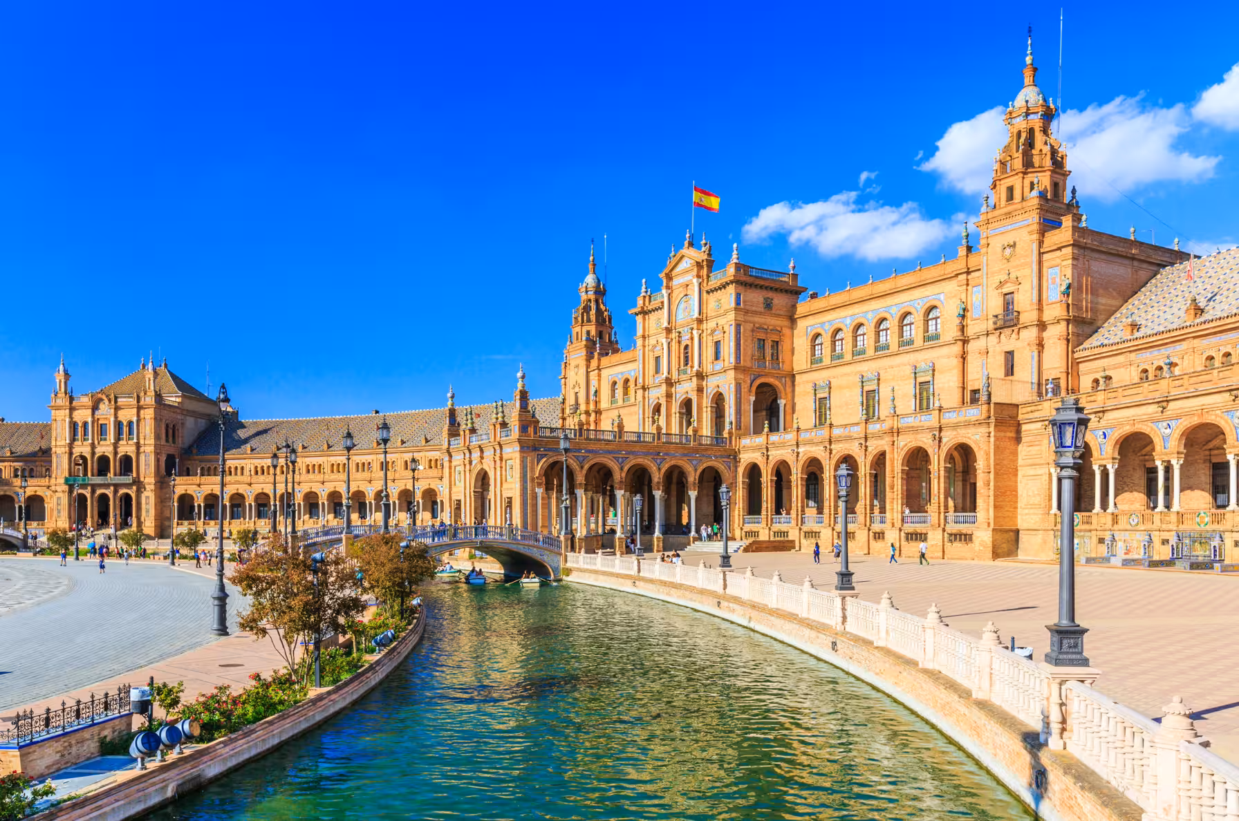 Plaza de España Seville canal and arches on a sunny day, highlight of Encantos Locales + Tablao Flamenco experience
