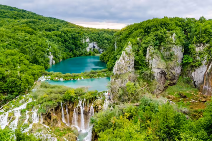 Panoramic view of Plitvice Lakes turquoise water and waterfalls on a shared Zagreb to Plitvice nature tour