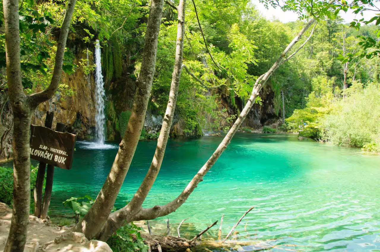 Turquoise lake and waterfall in Plitvice Lakes, a scenic stop on an 8-day Istria and Dalmatia self-drive tour