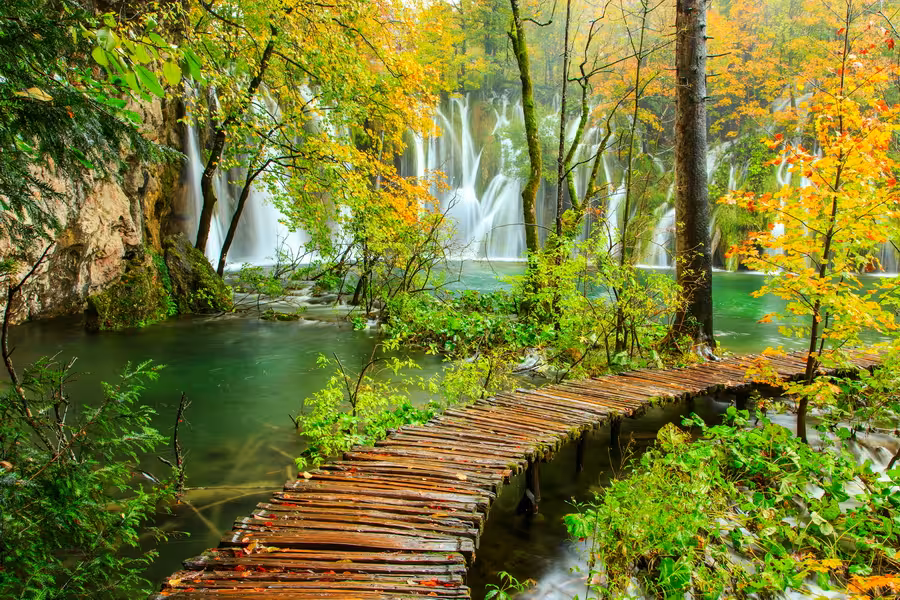 Wooden boardwalk and waterfalls at Plitvice Lakes National Park on private tour from Zagreb to Split