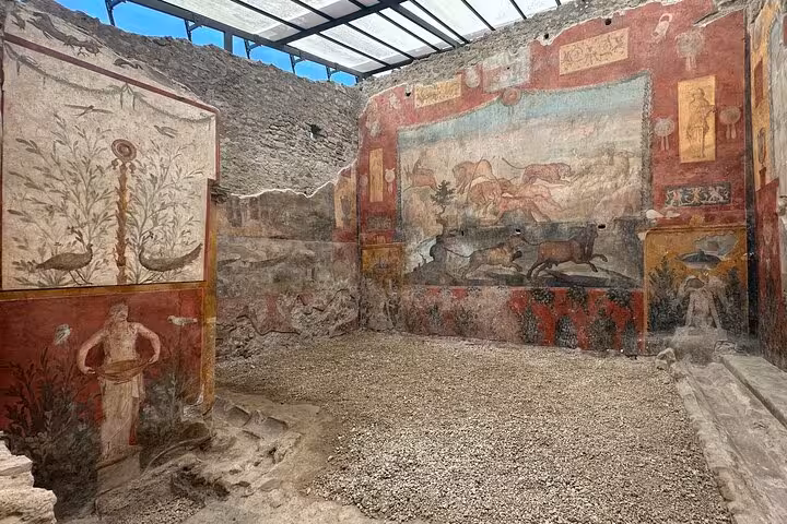 Colorful ancient frescoes in a preserved room in Pompeii, featured on the semi-private tour from Positano to Mt. Vesuvius.