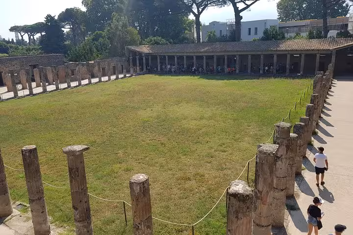 Pompeii archaeological courtyard with columns, visited on a 6-day private tour from Rome to Amalfi, Sorrento and Capri