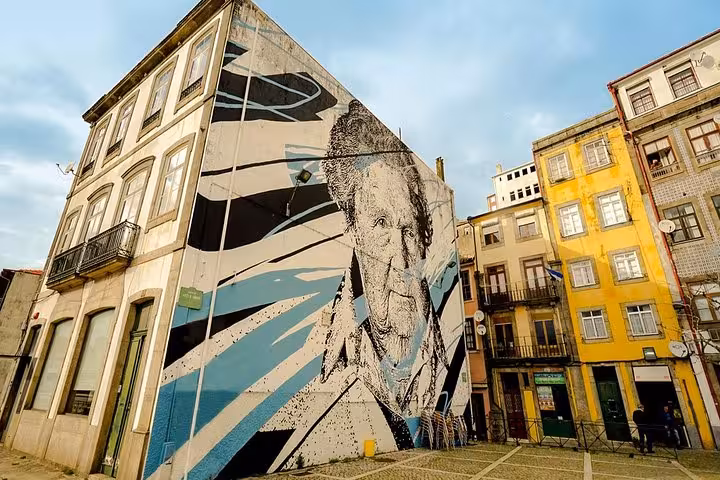 “Mira” mural by Daniel Eime, a tribute to the women of Miragaia.