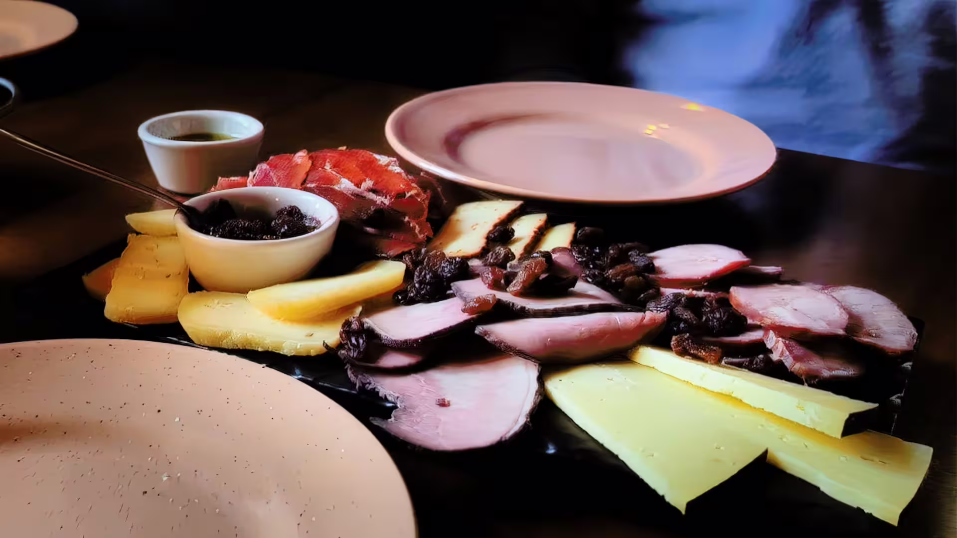 Image of wine tasting pairing with delicious cheeses and Portuguese sausages on Cooltour Oporto's Porto Fado & Wine Tour