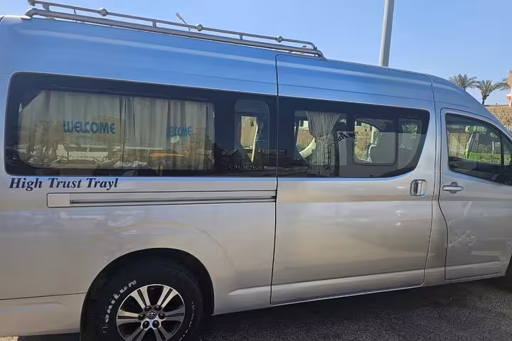Spacious minivan for private Sharm El Sheikh airport transfer to hotel, luggage-friendly door-to-door ride