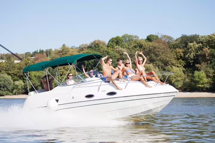 Group of friends enjoying a sunny day on a motorboat during a private Santos tour with barbecue and drinks.