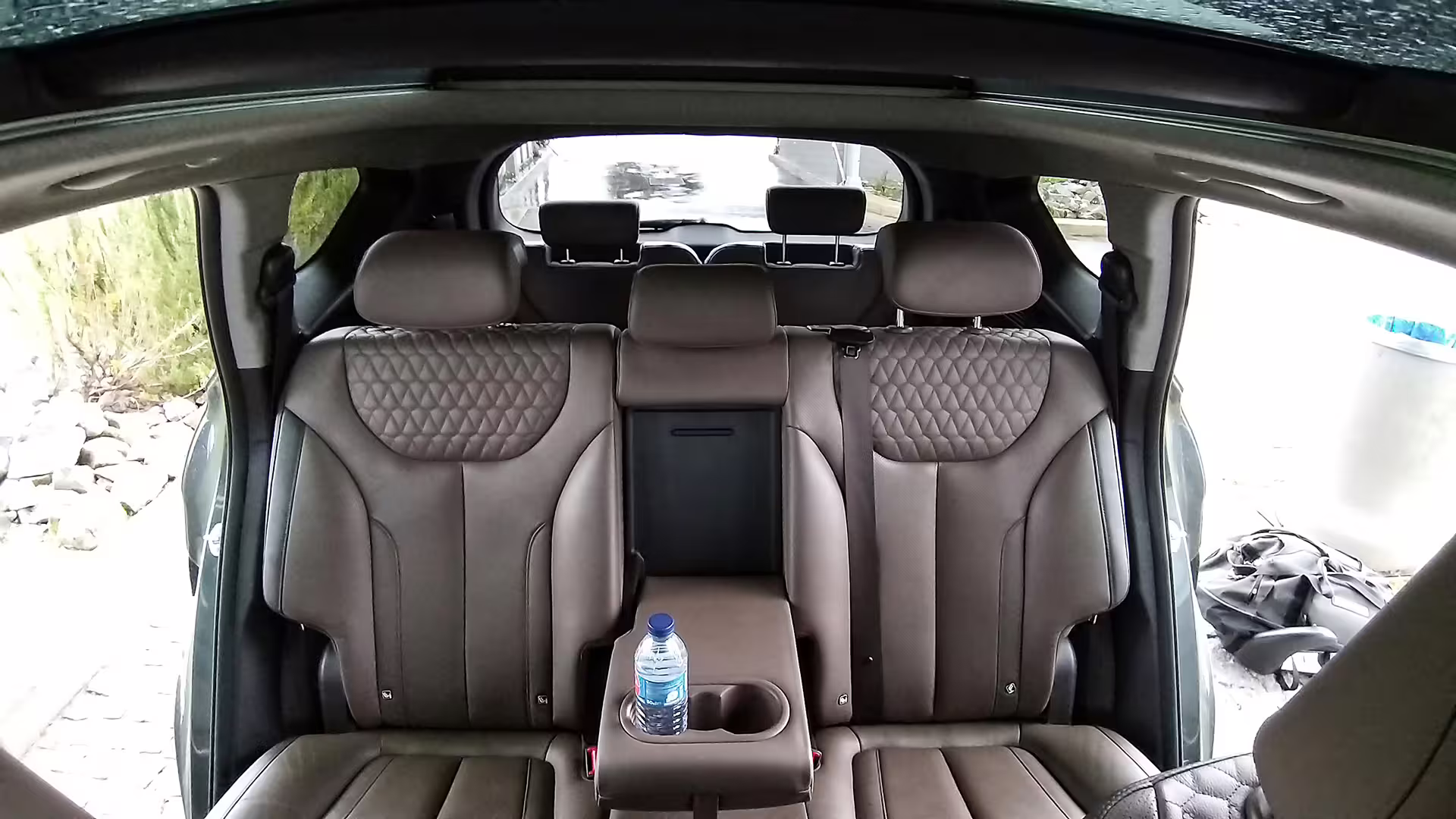 Comfortable leather seats and amenities in private transfer service from Porto to São João da Madeira.