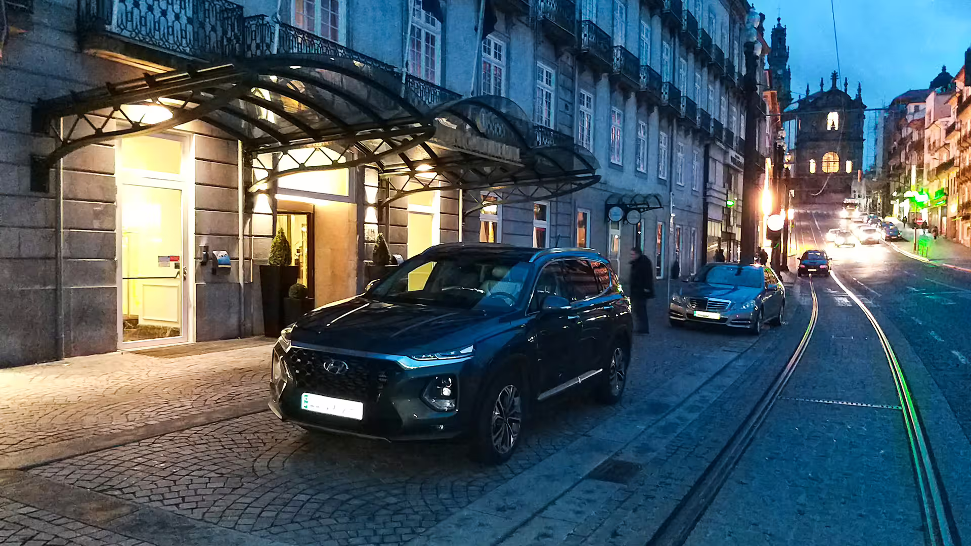 Private car waiting outside a hotel in Porto for a transfer to Tomar, showcasing convenience and premium service.