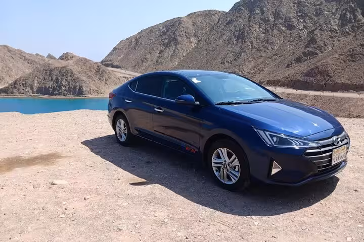 Private sedan transfer in Sharm El Sheikh by the coast, ideal for hotel pickup and drop-off to any destination