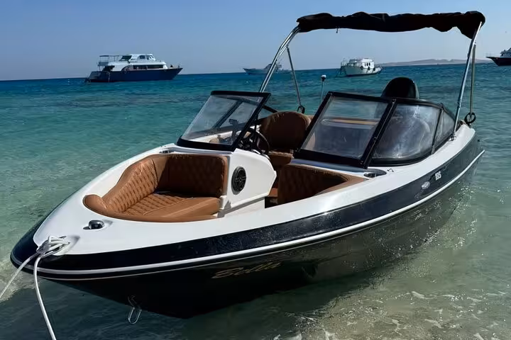 Private speedboat in Hurghada Red Sea, ideal for dolphin watching and snorkeling trip with hotel pickup