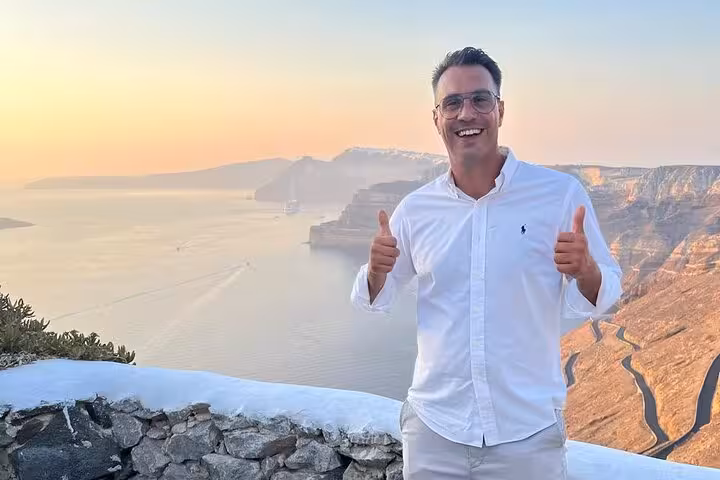 Private sunset wine tour guide with caldera views, ideal for 3 wineries tasting and tapas experience