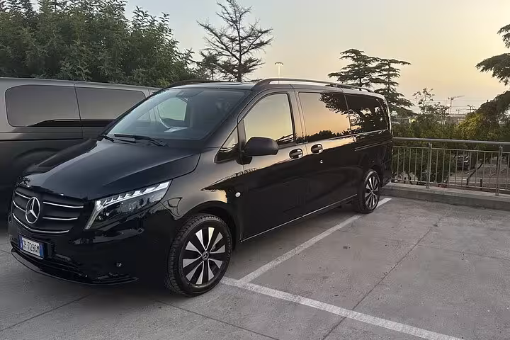 Sleek black Mercedes van ready for private transfer from Amalfi Coast to Rome, offering comfort and style.