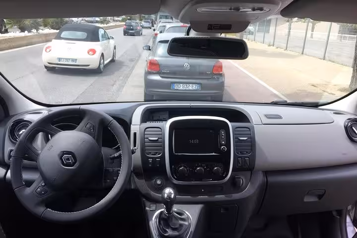 Inside Renault Trafic cabin during private transfer Marseille to Nîmes, comfortable ride with professional driver