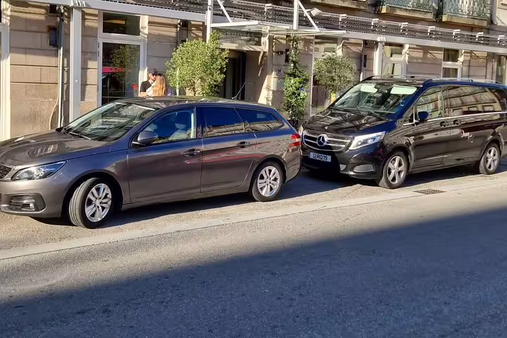 Private transfer vehicles ready for convenient travel between Porto and Lisbon, featuring a Mercedes and a luxury sedan.