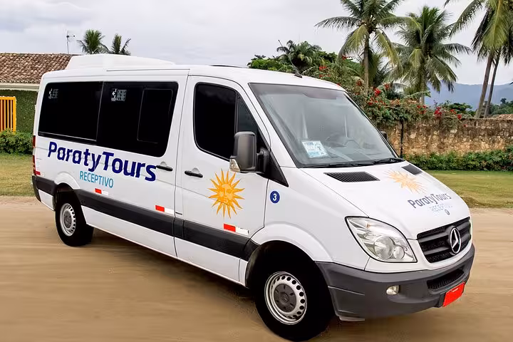 Comfortable private transport van for Búzios to Rio de Janeiro transfer with Paraty Tours service.