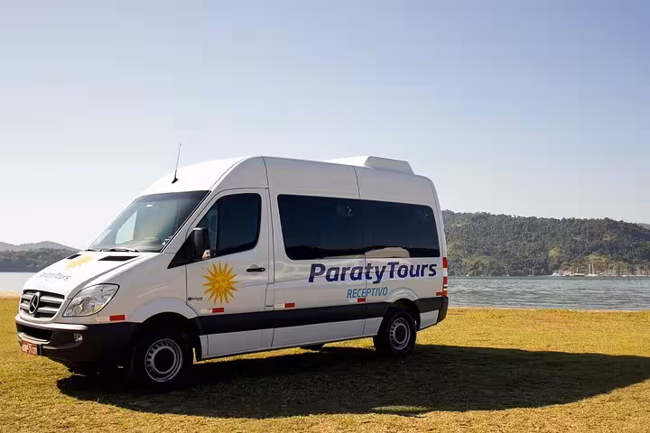 Comfortable private transport van by Paraty Tours for scenic Búzios to Rio de Janeiro transfer along the coast.