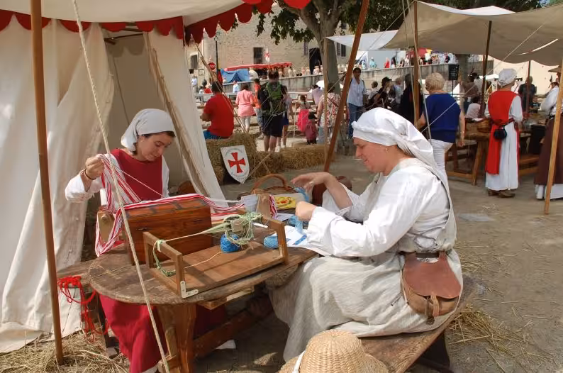 Traditional weaving demo at a Provençal village market, a cultural stop on the Gordes and Roussillon tour