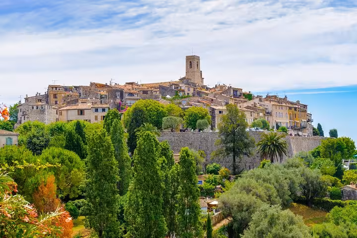Picturesque hilltop village in Provence surrounded by lush greenery, a highlight of the countryside group tour.