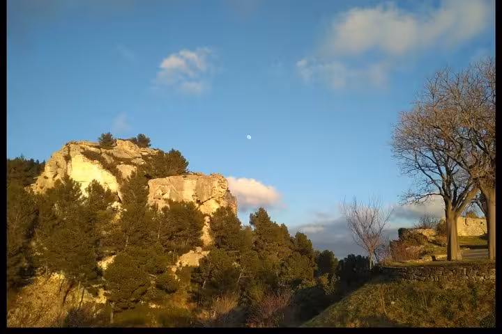 Sunlit limestone cliffs and pine hills in Provence, ideal viewpoint for a relaxed, self-paced countryside tour